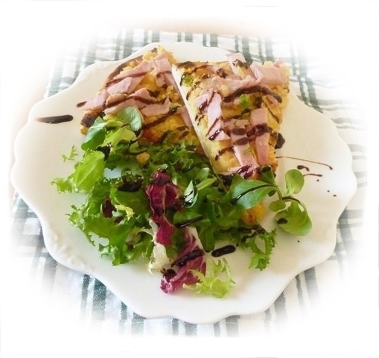 pizza topped with pease pudding and gamon with balsamic glaze